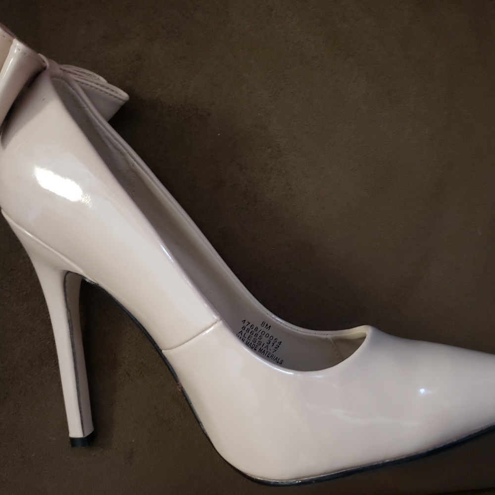 Bow detail stilettos